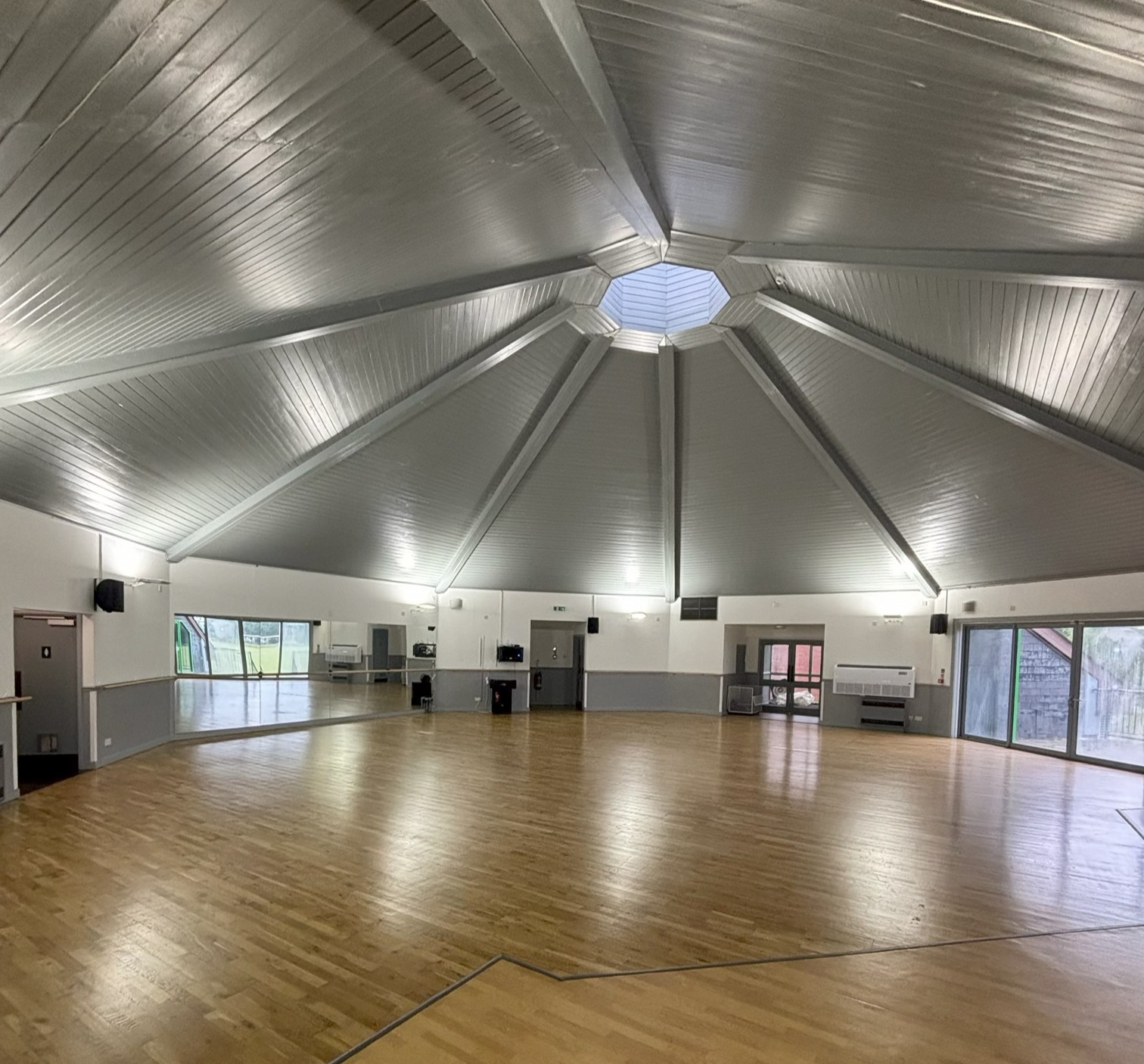 Dance studio A round dance studio